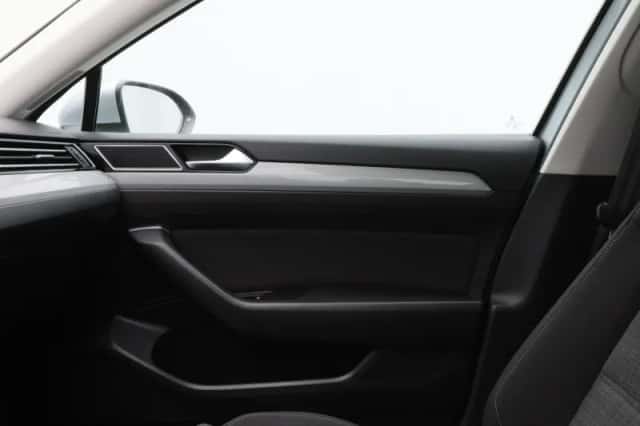 Volkswagen Passat (2020) thumbnail 33