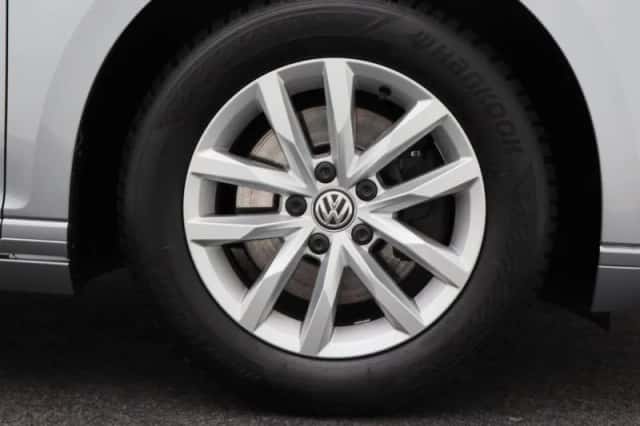 Volkswagen Passat (2020) thumbnail 5