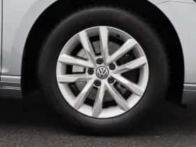 Volkswagen Passat (2020) thumbnail 5