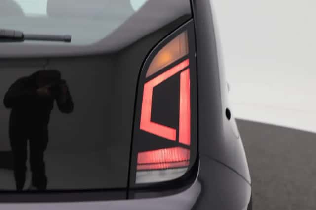 Volkswagen Up! (2018) thumbnail 14