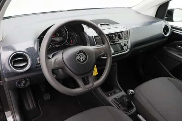 Volkswagen Up! (2018) thumbnail 3