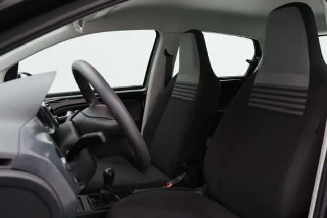 Volkswagen Up! (2018) thumbnail 5
