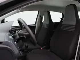 Volkswagen Up! (2018) thumbnail 5