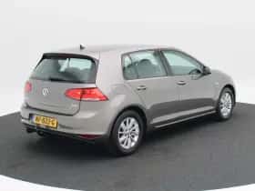 Volkswagen Golf (2017) thumbnail 2