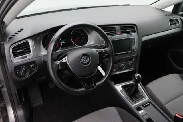 Volkswagen Golf (2017) thumbnail 3