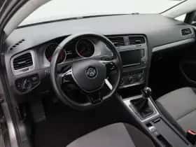 Volkswagen Golf (2017) thumbnail 3