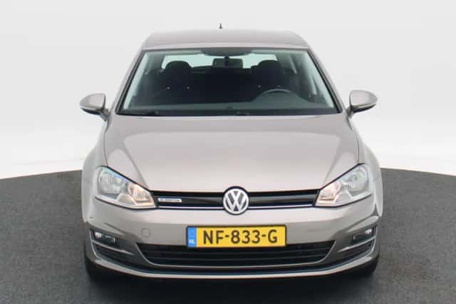 Volkswagen Golf (2017) thumbnail 4