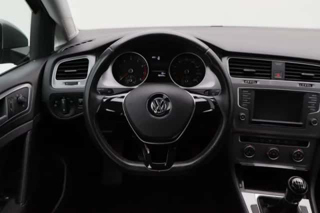 Volkswagen Golf (2017) thumbnail 31