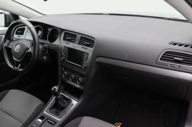 Volkswagen Golf (2017) thumbnail 33