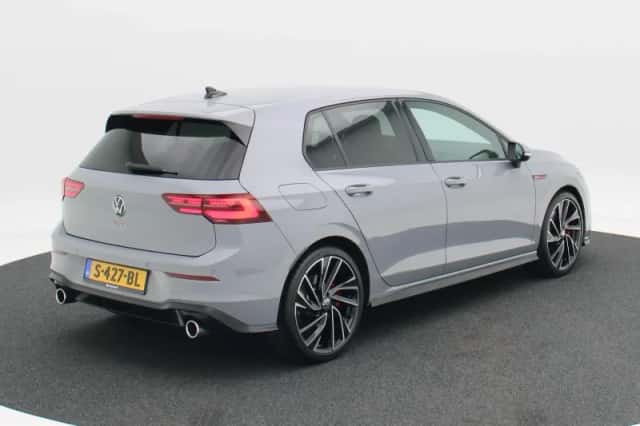 Volkswagen Golf (2022) thumbnail 2