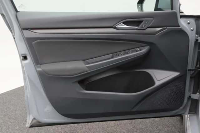 Volkswagen Golf (2022) thumbnail 18