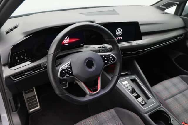 Volkswagen Golf (2022) thumbnail 3
