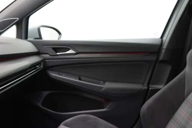 Volkswagen Golf (2022) thumbnail 31