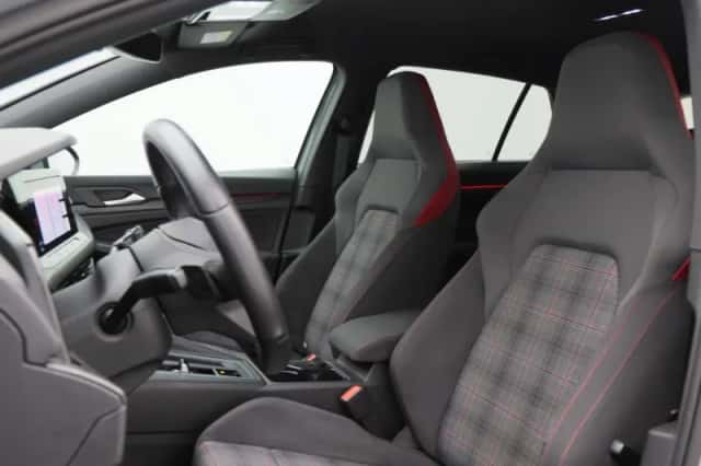 Volkswagen Golf (2022) thumbnail 5
