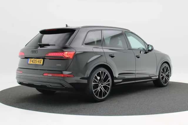 Audi Q7 (2023) thumbnail 2