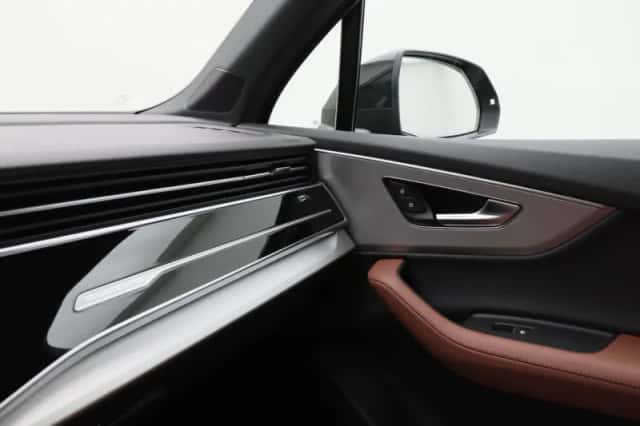 Audi Q7 (2023) thumbnail 36