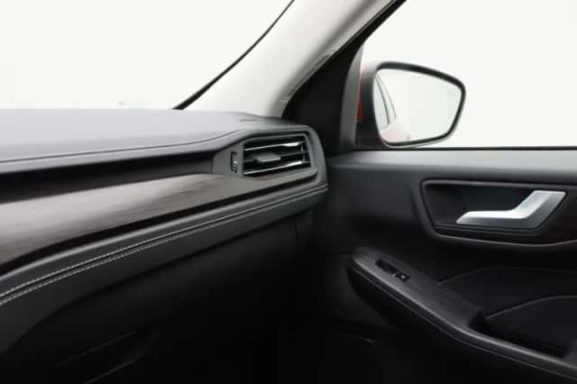 Ford Kuga (2022) thumbnail 31