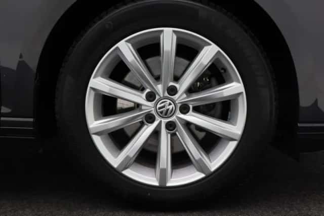 Volkswagen Passat (2019) thumbnail 11