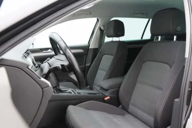 Volkswagen Passat (2019) thumbnail 19