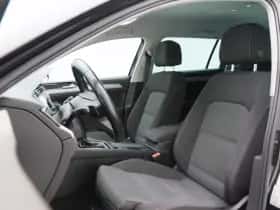 Volkswagen Passat (2019) thumbnail 19