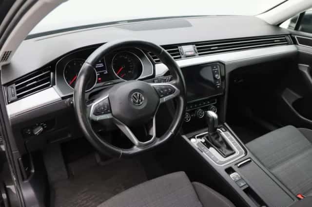 Volkswagen Passat (2019) thumbnail 3