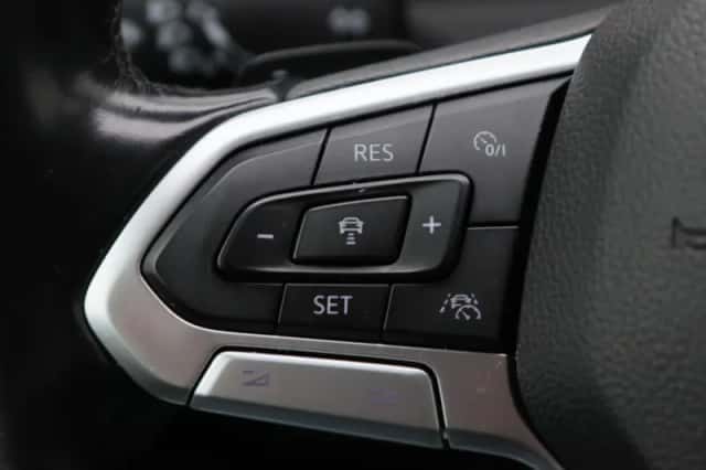 Volkswagen Passat (2019) thumbnail 21