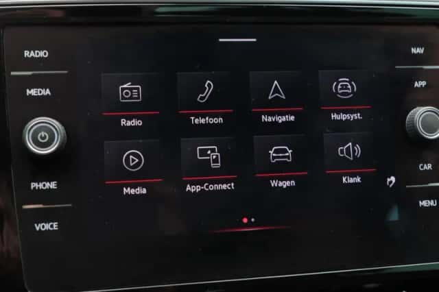 Volkswagen Passat (2019) thumbnail 23