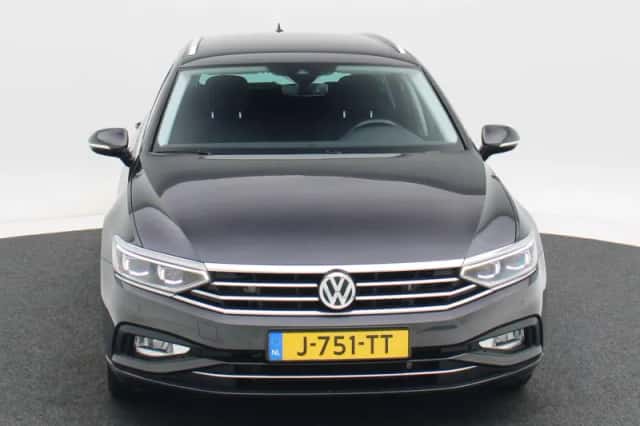 Volkswagen Passat (2019) thumbnail 4