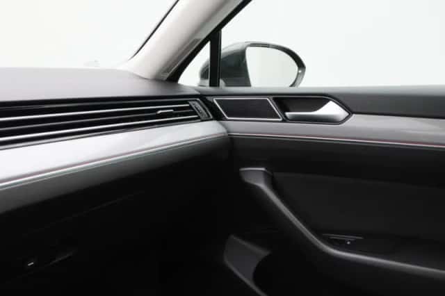 Volkswagen Passat (2019) thumbnail 31