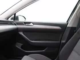 Volkswagen Passat (2019) thumbnail 32