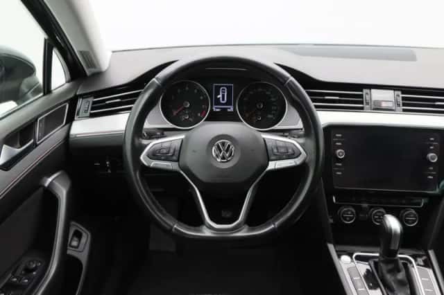 Volkswagen Passat (2019) thumbnail 35