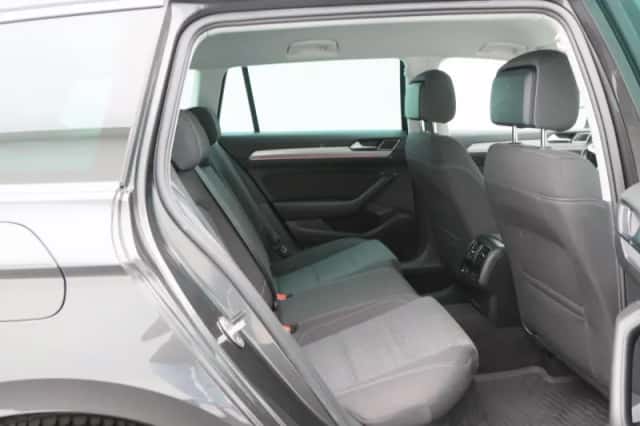 Volkswagen Passat (2019) thumbnail 36