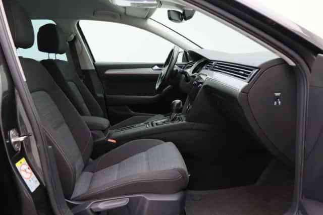 Volkswagen Passat (2019) thumbnail 38
