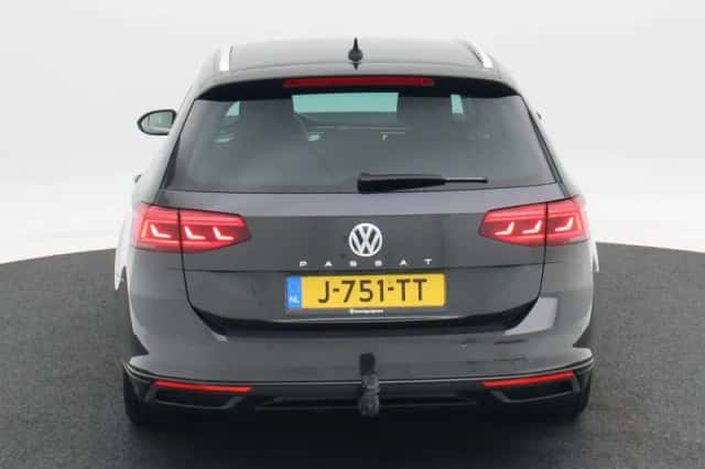 Volkswagen Passat (2019) thumbnail 5