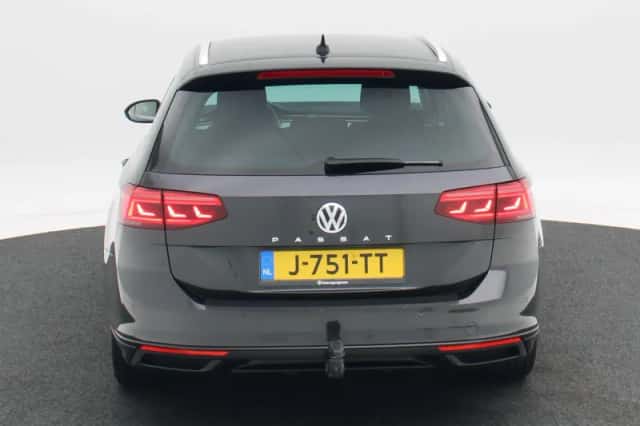 Volkswagen Passat (2019) thumbnail 6