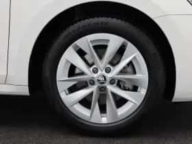 Škoda Octavia (2023) thumbnail 13