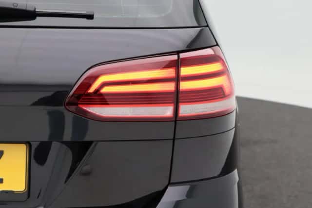 Volkswagen Golf (2018) thumbnail 12
