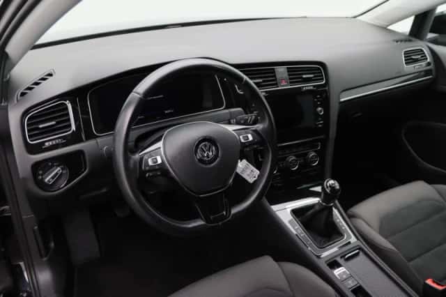 Volkswagen Golf (2018) thumbnail 3