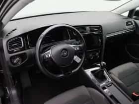 Volkswagen Golf (2018) thumbnail 3