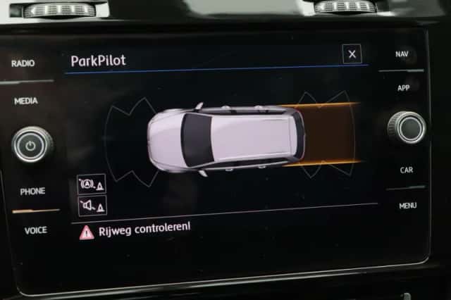 Volkswagen Golf (2018) thumbnail 25