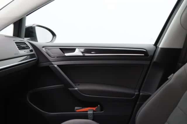 Volkswagen Golf (2018) thumbnail 30