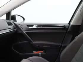 Volkswagen Golf (2018) thumbnail 30