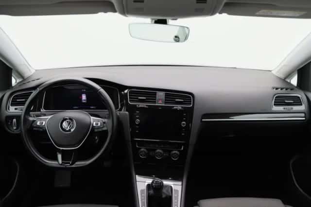 Volkswagen Golf (2018) thumbnail 31
