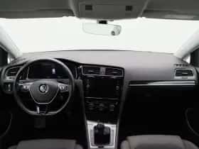 Volkswagen Golf (2018) thumbnail 31