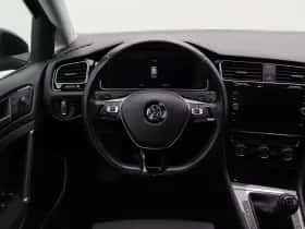 Volkswagen Golf (2018) thumbnail 32