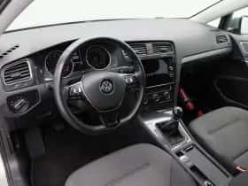 Volkswagen Golf (2018) thumbnail 3