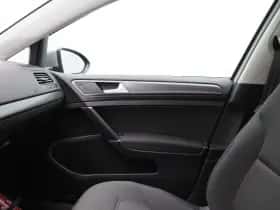 Volkswagen Golf (2018) thumbnail 30