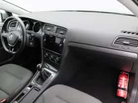 Volkswagen Golf (2018) thumbnail 35