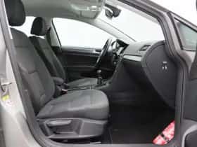 Volkswagen Golf (2018) thumbnail 36