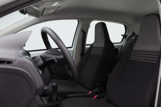 Volkswagen Up! (2022) thumbnail 17